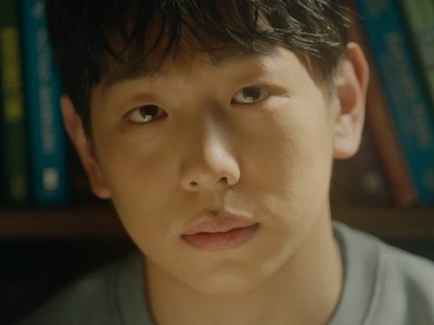 Kang Hyun is portrayed by the Korean actor Shin Joo Hyup (신주협).