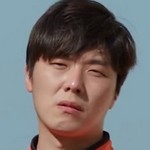 Seunghun's friend is portrayed by a Korean actor.