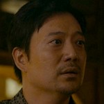 The bar owner is portrayed by Korean actor Kwak Min Ho (곽민호).