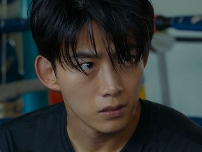 Johan is portrayed by Korean actor Ok Taec Yeon (옥택연).