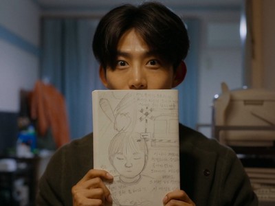 Johan draws a picture of Ryu.