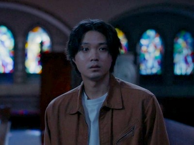 Ryu attends church.