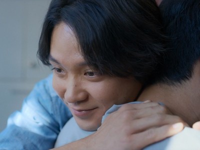 Ryu hugs Johan in the Soul Mate finale.