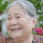 Grandma's actress is portrayed by Vietnamese actress Le Thien (Lê Thiện).