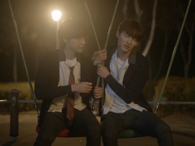 Han Joon and Yoo Jae are on the playground swings.