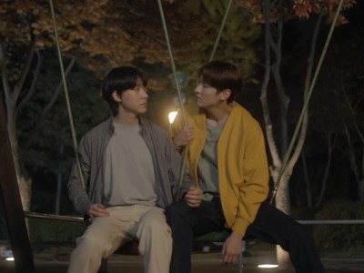 Han Joon and Yoo Jae flirt on the swings at night.