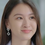 Gia is portrayed by the Thai actress View Benyapa Jeenprasom (วิว เบญญาภา จีนประสม).