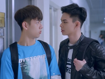 Bu Xia and Jiang Chi are roommates who don't get along initially.