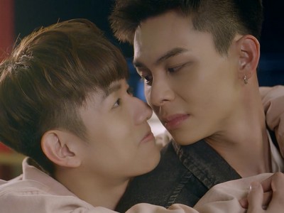 Stay by My Side has a happy ending where Bu Xia and Jiang Chi are a couple.