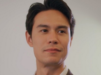 Jeng is portrayed by the Thai actor Man Trisanu Soranun (แมน ธฤษณุ สรนันท์).