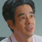 Pat's father is portrayed by the Thai actor Amarin Nitibhon (อัมรินทร์ นิติพน).