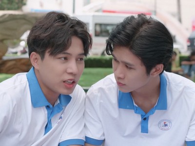 Khoa and Vinh are classmates.