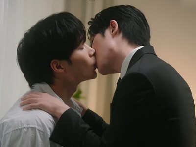 Yeonho kisses Yujun.