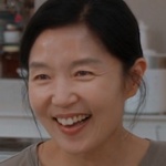 Eun Ho's mother is portrayed by Ahn Do Kyung (안도경).