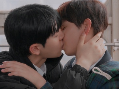 Do Hyeon and Eun Ho kiss.