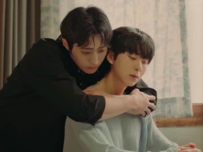 Minu gives Lucifer a hug.