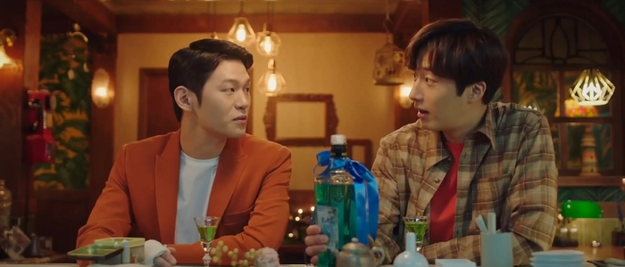 Jin Sung and Tae Wan become good friends during the filming of Sweet Munchies.