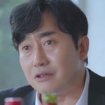Minwoo's father is portrayed by a Korean actor.