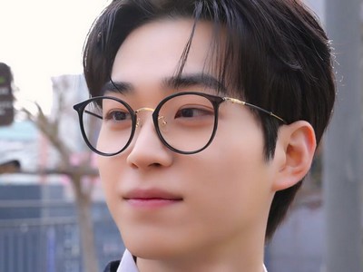 Minwoo is portrayed by Korean actor Lee Jae Hyeop (이재협).