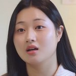 Minwoo's blind date is portrayed by a Korean actress.