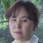 Minwoo's mother is portrayed by a Korean actor.