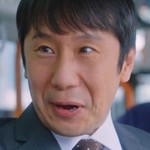 The bus stranger is portrayed by Japanese actor Taiju Okayasu (岡安泰樹).