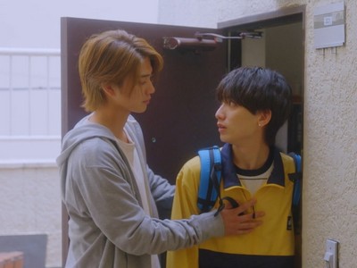 Taishi visits Takara's apartment.