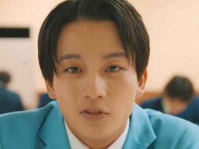 Yoshizawa is portrayed by Japanese actor Yuga (祐楽).