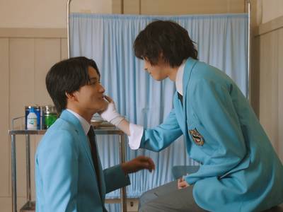 Takabayashi and Yoshizawa flirt in the school infirmary.