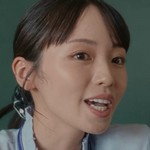 Ms. Komori is portrayed by Yui Imaizumi (今泉佑唯).