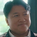 The principal is portrayed by Sugi-chan (スギちゃん).
