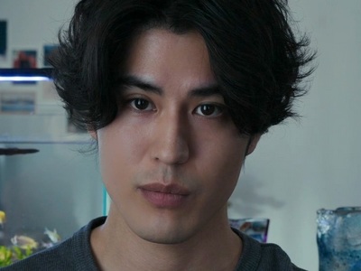 Itsuki is portrayed by Kanichiro Sato (佐藤寛一郎).