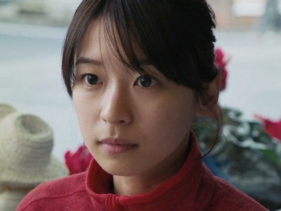 Shiho is portrayed by Yui Narumi (鳴海唯).