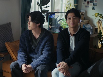 Yuma and Itsuki are filming a documentary.