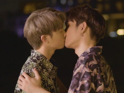 Tae and Nite 2 share a kiss at the end of The Cupid Coach.