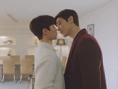 Director Min comes close to kissing his secretary.