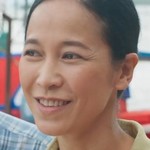 Akk's mom is portrayed by the Thai actress Phiao Duangjai Hiransri (ดวงใจ หิรัญศรี).