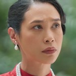 Waree is portrayed by the Thai actress Sine Inthira Charoenpura (ทราย อินทิรา เจริญปุระ).
