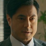 Ritsu's dad is portrayed by the Japanese actor Osamu Narimatsu (成松修).