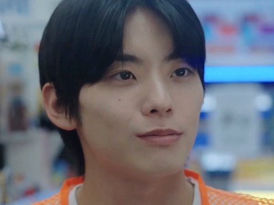 Sian is portrayed by Korean actor Jeon Yu Bin (전유빈).