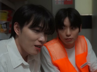 Sian and Junwoo grow close.