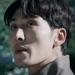 Tae Jeong's father is portrayed by Joo Jeong Hyeon (주정현)