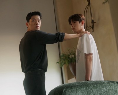 Tae Jeong and Dong Hwa are together.