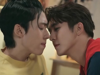 Ping and Fuji have an intimate moment.