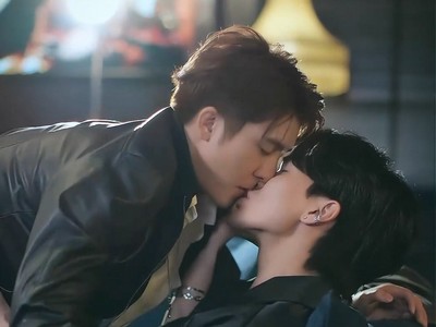 Ping and Max hook up.