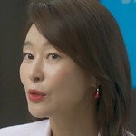 Director Kim is portrayed by the Korean actress Ye Ji Won (예지원).