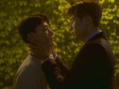 Jong Chan looks at Seung Hyun before kissing him.