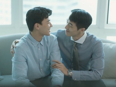 Seung Hyun and Jong Chan smile at each other.