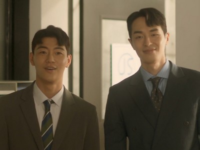 The New Employee has a happy ending where Seung Hyun and Jong Chan start their own company.