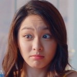 Qi Qi is portrayed by Taiwanese actress Vicky Tang (湯瑋琪).